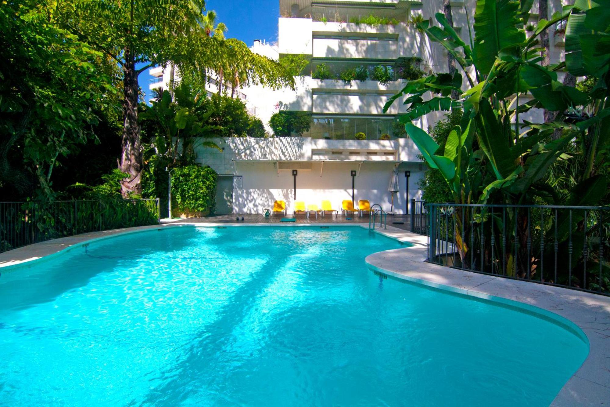 Lujoso Apartamento Con Piscina En Paseo Maritimo Марбелья Екстер'єр фото
